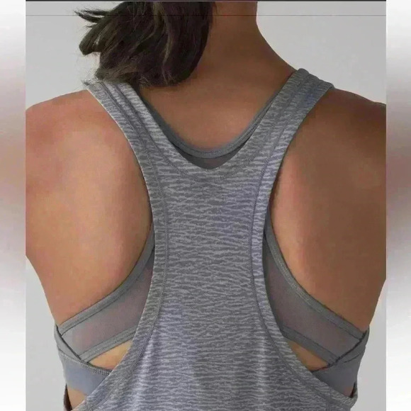 Lululemon Glide and Stride Tank
Sheer Luon Pebble Jacquard V2 Arctic Grey - Picture 3 of 10